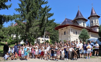 Școala de vară a Parohiei „Sfântul Arhidiacon Ștefan” din Comănești – o punte între credință, cultură și copilărie