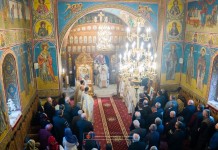 Sfânta Liturghie arhierească și slujba Parastasului, oficiate de Preasfințitul Părinte Teofil Trotușanul în Parohia Rățeni