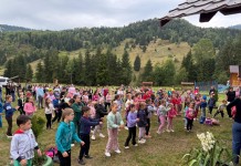 Peste 200 de copii au descoperit bucuria credinței și a aventurii în tabăra de vară de la Parohia Ghimeș-Făget