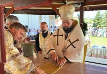 PS Părinte Teofil Trotușanul a sfințit Altarul de vară al Parohiei Schitu Frumoasa